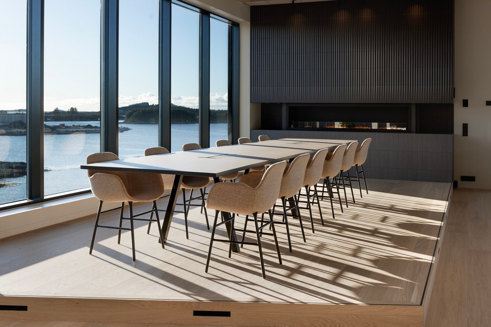 Møterom med langbord i Lysthuset